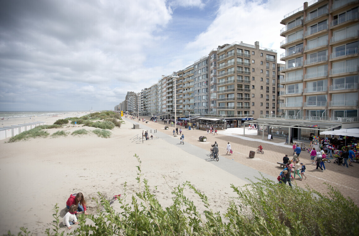 Lage resolutie Zeedijk en strand Nieuwpoort