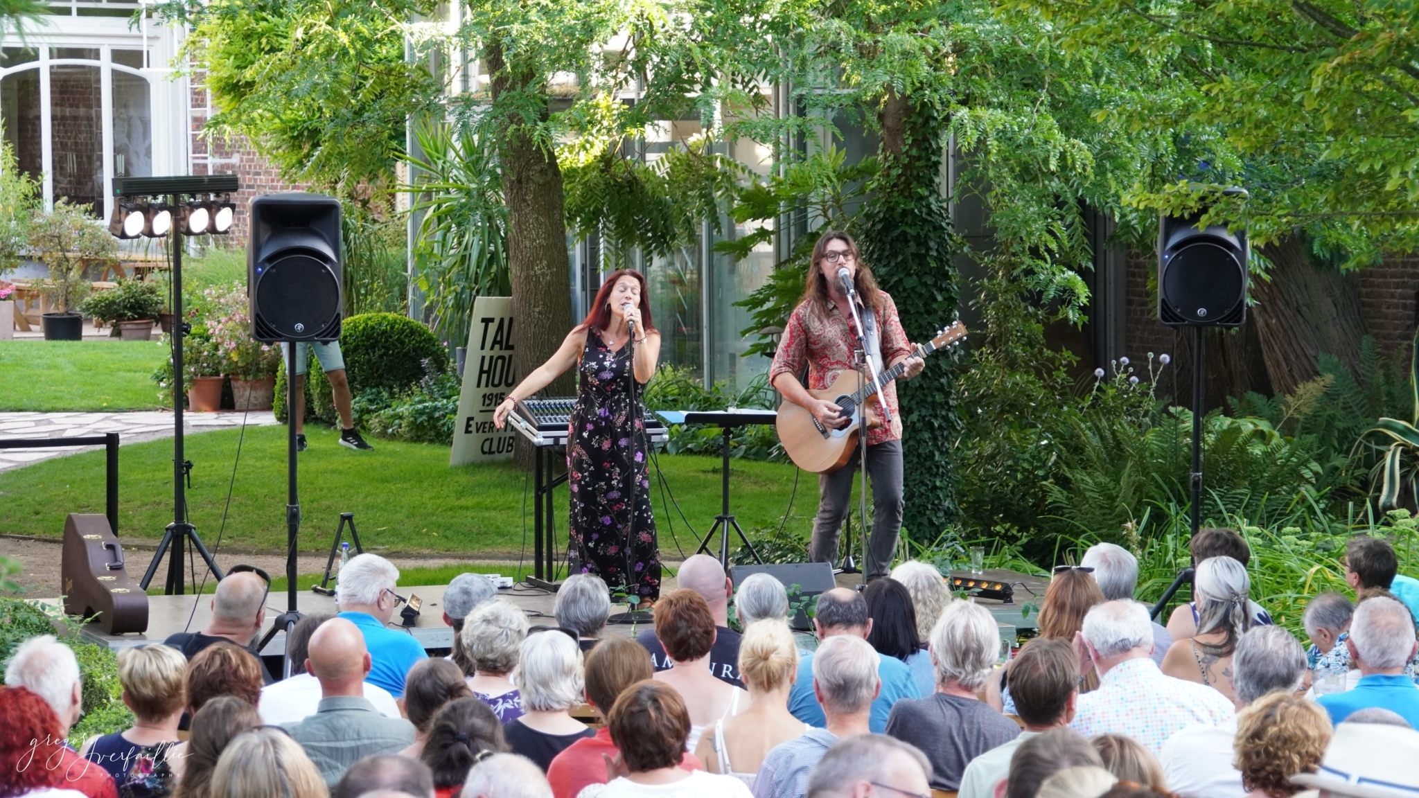 Lun Acoustic optreden tuin Talbot House Poperinge foto Gregory Verfaillie 1