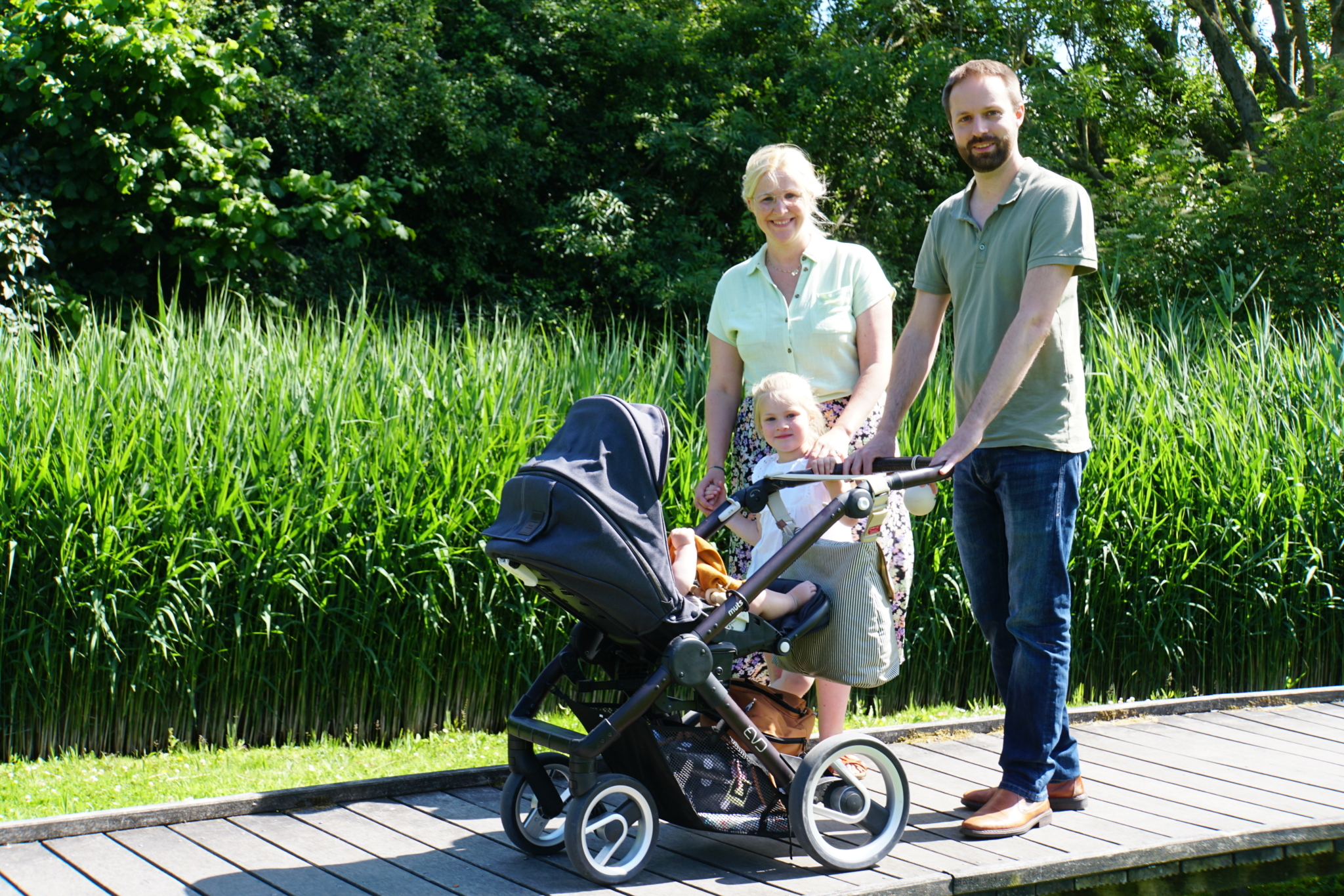 Familie Geuens in stadspark Dirk Frimout Poperinge foto maf 2